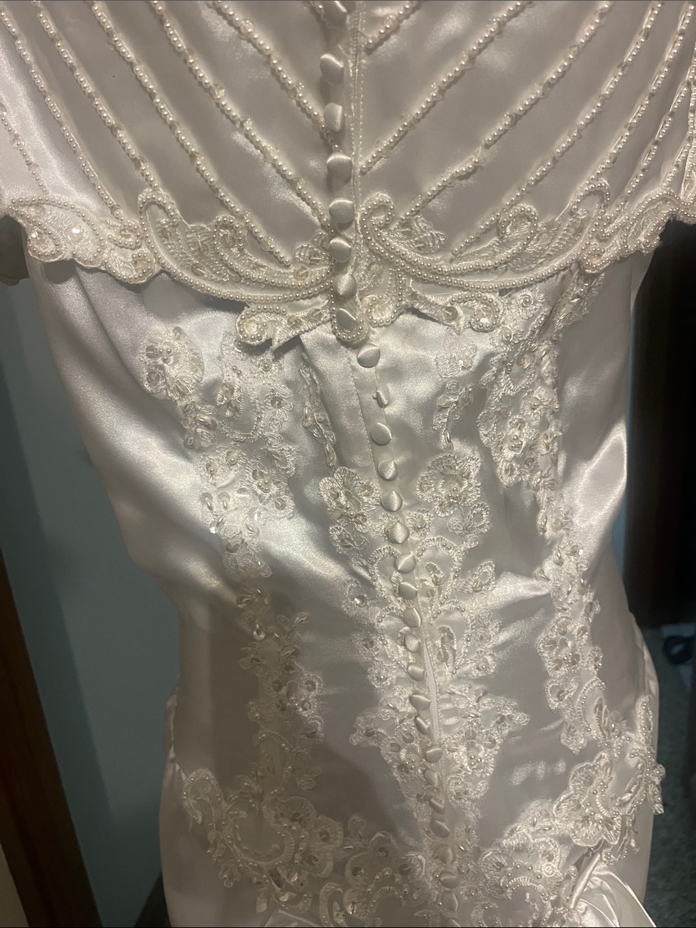 Vintage Ivory  Satin Off-Shoulder Bridal Gown with Lace Applique - Picture 4 of 7
